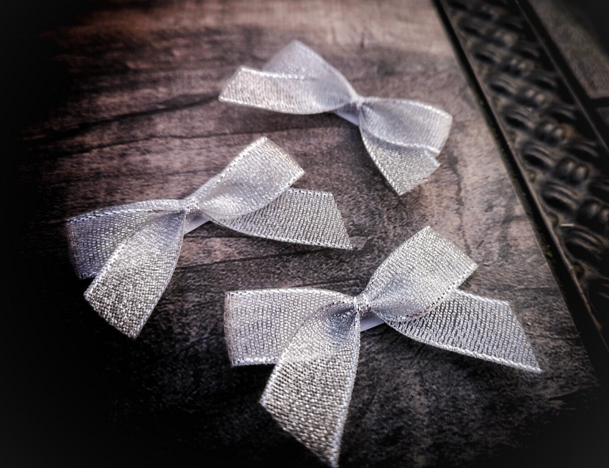 Lurex Bows x 12