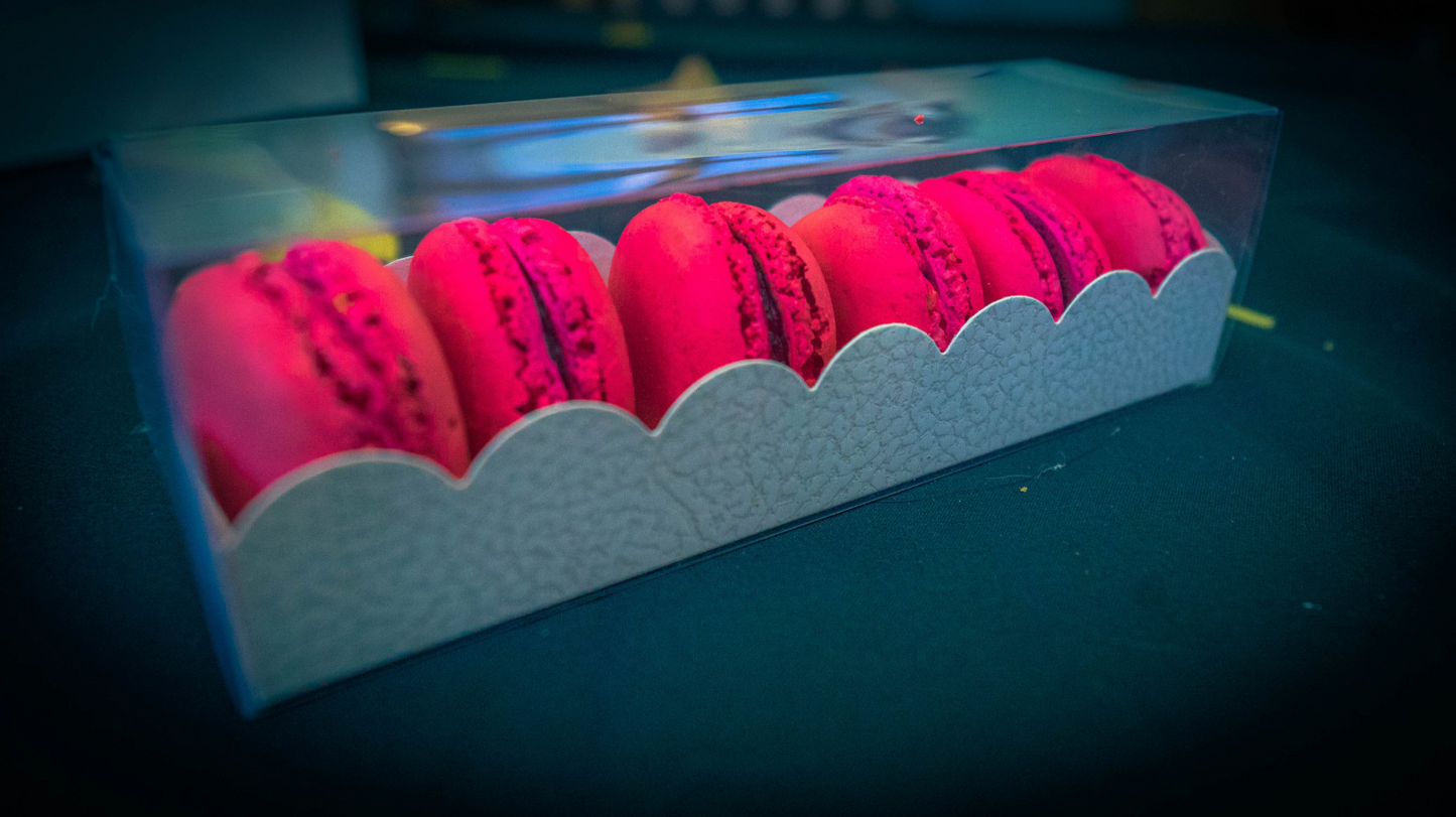 Pelle Macaron Box with Scalloped Edge